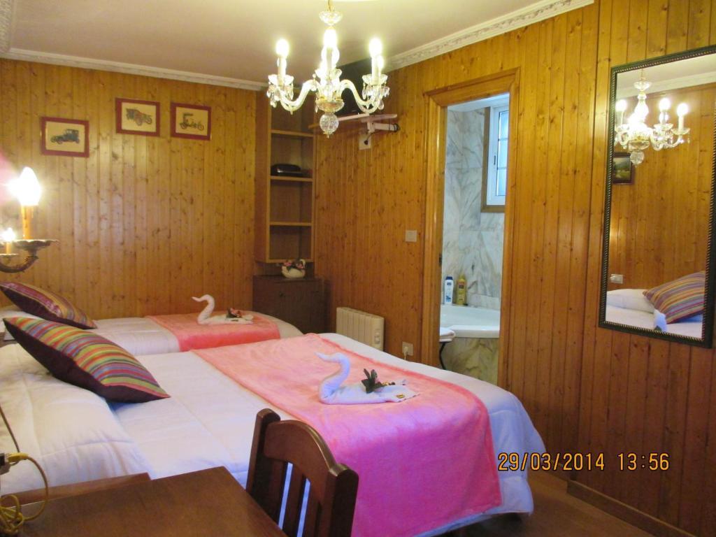 Habitación Doble con cama supletoria, bañera de hidromasaje, terraza y aparcamiento