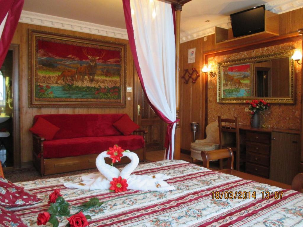 Habitación Doble con cama con dosel y aparcamiento